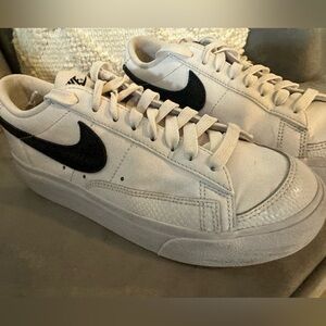 Nike White and Black Women's Sneakers